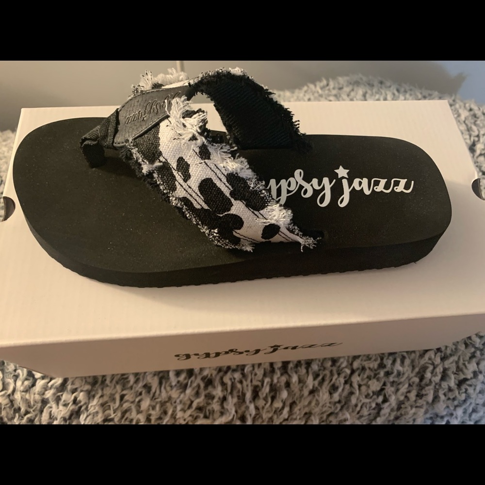 Flip flops “final sale”